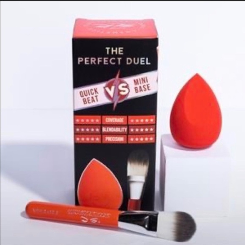 Flirtatious Looks makeup brush set